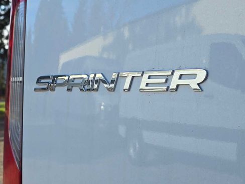Used 2025 Mercedes-Benz Sprinter 2500 image 18