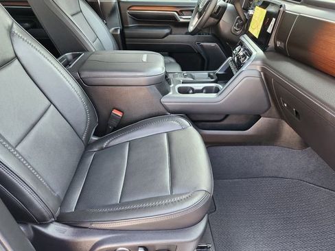 Used 2024 GMC Sierra 3500 Denali w/ Denali Reserve Package AWD/4WD image 11