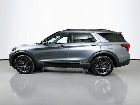 Used 2025 Ford Explorer ST-Line w/ ST-Line Street Pack image 4