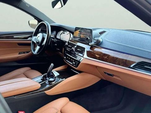 Used 2018 BMW M550i xDrive image 23