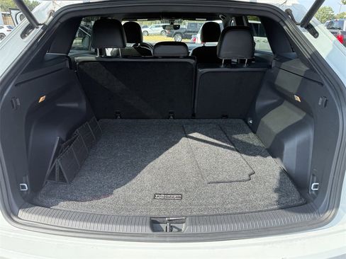 Used 2021 Volkswagen Atlas Cross Sport SE w/ V6 Towing Package image 27