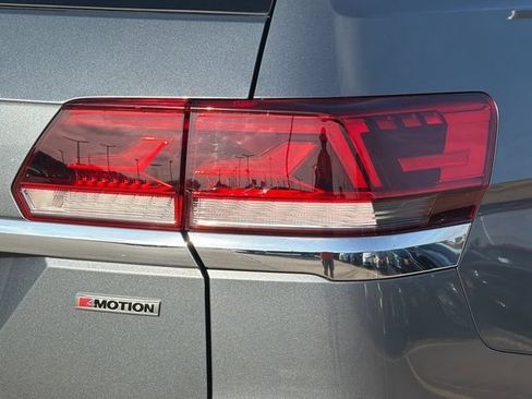 Used 2021 Volkswagen Atlas SEL AWD/4WD image 32