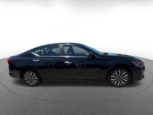 Used 2025 Nissan Altima 2.5 SV FWD image 15