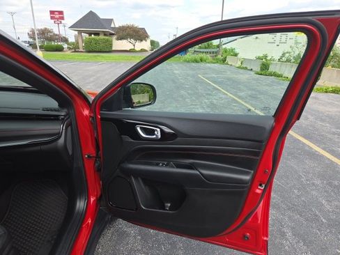 Used 2024 Jeep Compass Trailhawk w/ Trailhawk Elite Group image 18