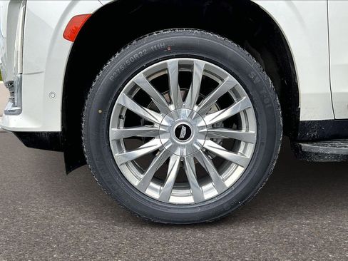 Used 2021 Cadillac Escalade Premium Luxury image 25