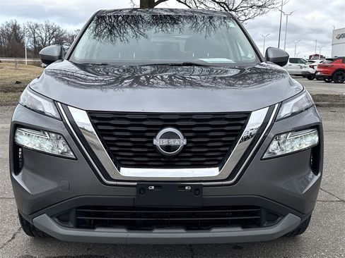 Used 2023 Nissan Rogue SV image 3
