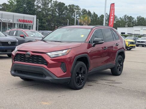Used 2022 Toyota RAV4 XLE FWD image 7