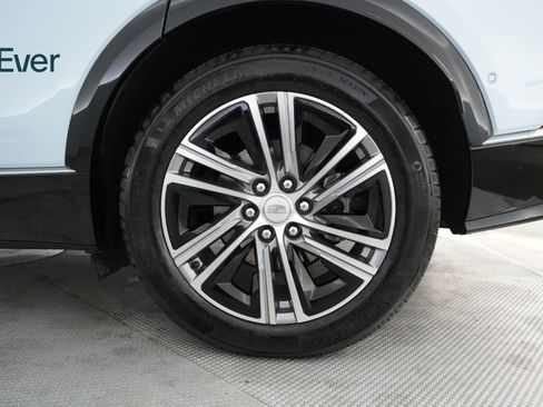 Used 2024 Cadillac Lyriq Luxury RWD image 9