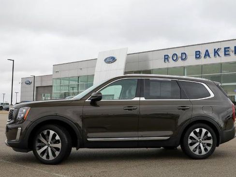 Used 2022 Kia Telluride EX w/ EX Premium Package image 3