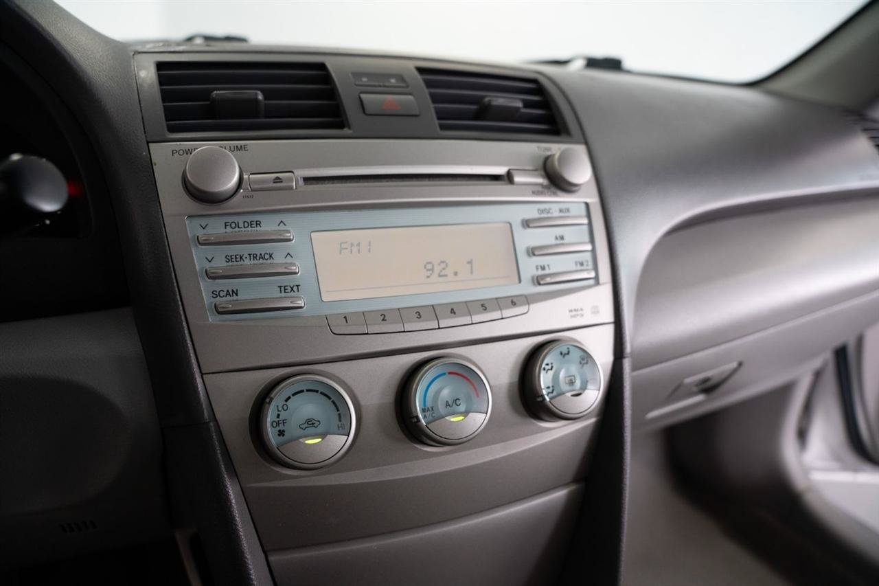 Used 2009 Toyota Camry LE FWD image 17