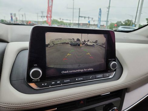 Used 2025 Nissan Rogue SV AWD/4WD image 18