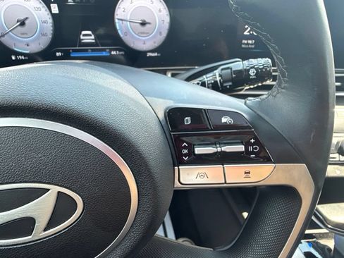 Used 2025 Hyundai Elantra SEL FWD image 21