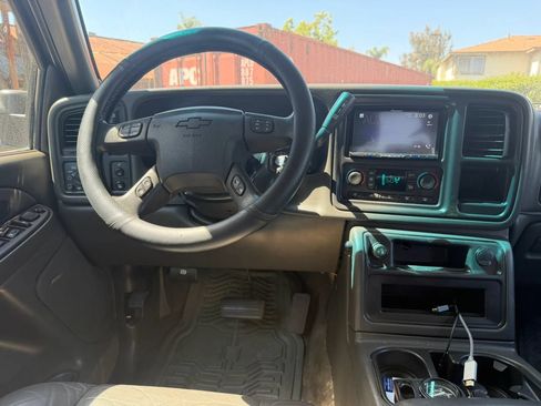 Used 2005 Chevrolet Silverado 2500 LT w/ Heavy-Duty Power Package AWD/4WD image 21