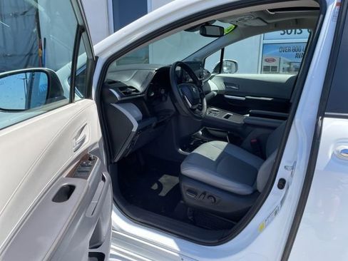 Used 2023 Toyota Sienna XLE w/ XLE Plus Package AWD/4WD image 8
