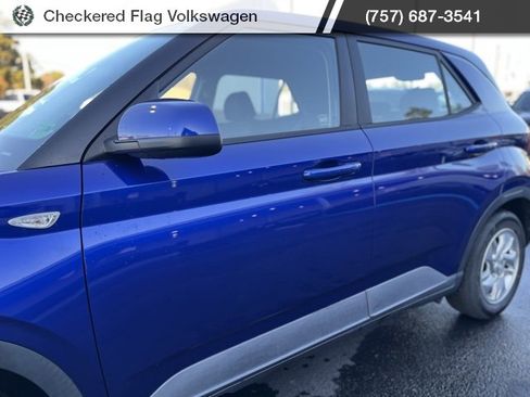 Used 2021 Hyundai Venue SE image 4