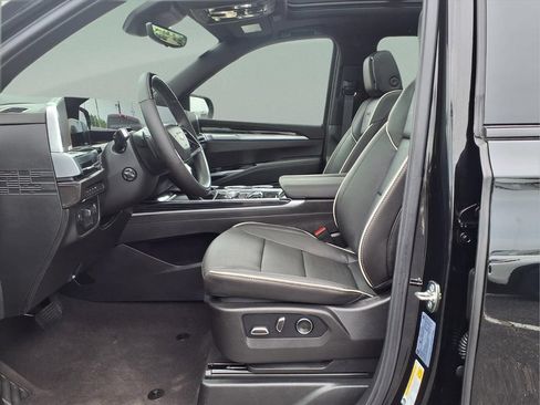Certified 2026 Cadillac Escalade ESV Sport w/ LPO, ONYX Package AWD/4WD image 10