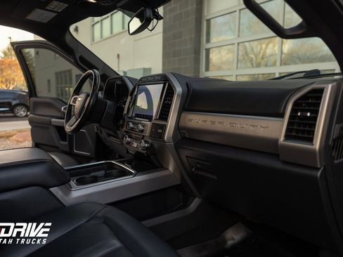 Used 2022 Ford F350 Platinum image 15