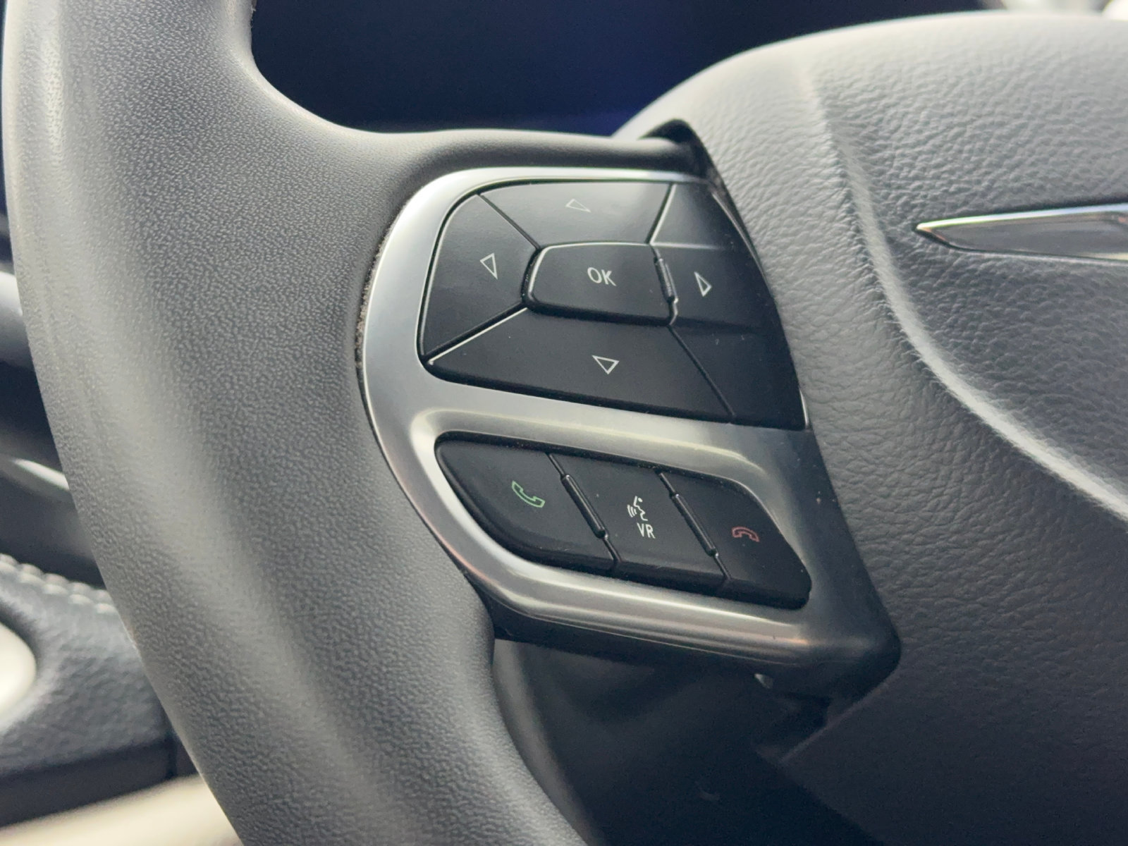 Used 2023 Chrysler Pacifica Touring-L FWD image 29