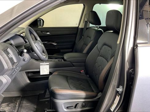 New 2026 Nissan Pathfinder Platinum w/ Accent Package AWD/4WD image 14