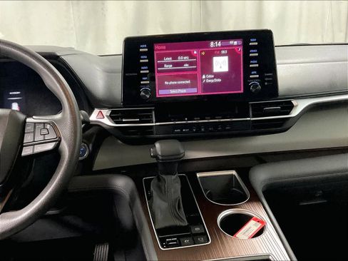 Certified 2024 Toyota Sienna LE image 19