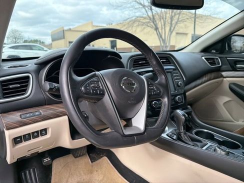 Used 2017 Nissan Maxima Platinum w/ Medallion Package image 9