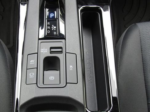 Used 2026 Toyota Prius LE AWD/4WD image 28