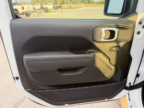 New 2026 Jeep Gladiator Sport image 13