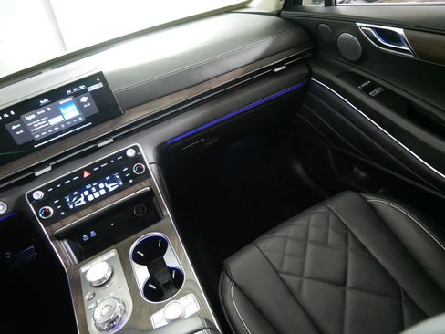 Used 2025 Genesis GV80 3.5T Prestige AWD/4WD image 11