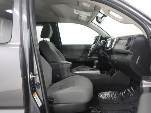 Used 2017 Toyota Tacoma SR5 image 11