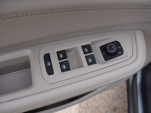 Used 2024 Volkswagen Atlas SEL Premium R-Line image 25