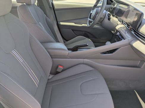 Used 2024 Hyundai Elantra SEL FWD image 11