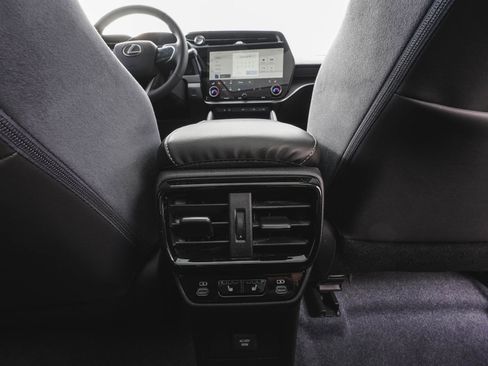 Used 2023 Lexus RZ 450e Premium image 34