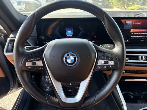 Used 2023 BMW i4 eDrive35 w/ Premium Package RWD image 17