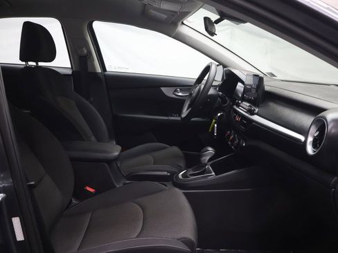 Used 2022 Kia Forte LXS w/ LXS Technology Package FWD image 9