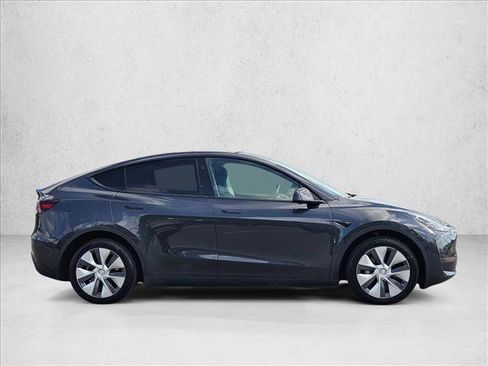 Used 2024 Tesla Model Y Long Range AWD/4WD image 4