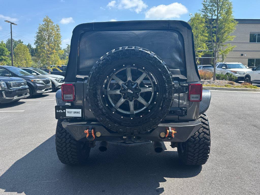 Used 2016 Jeep Wrangler Unlimited Sahara w/ Connectivity Group AWD/4WD image 6