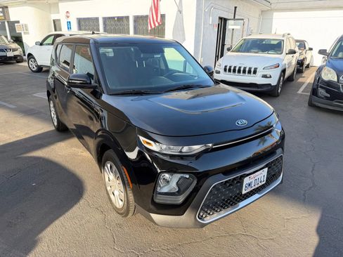 Used 2020 Kia Soul LX image 10