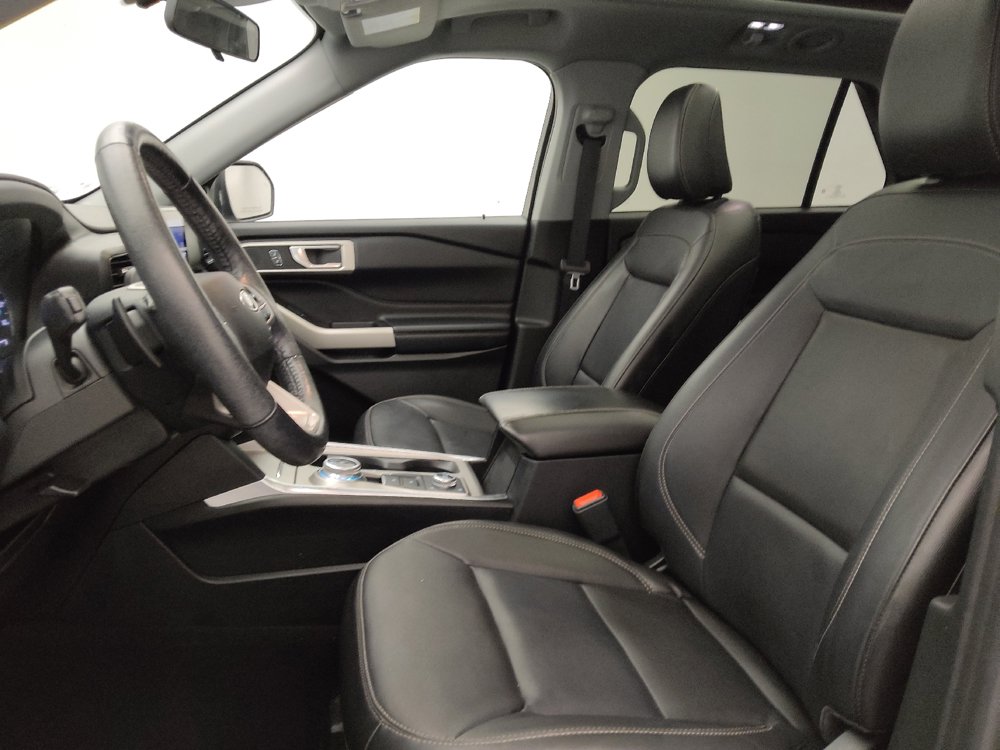 Used 2021 Ford Explorer XLT w/ Equipment Group 202A AWD/4WD image 17