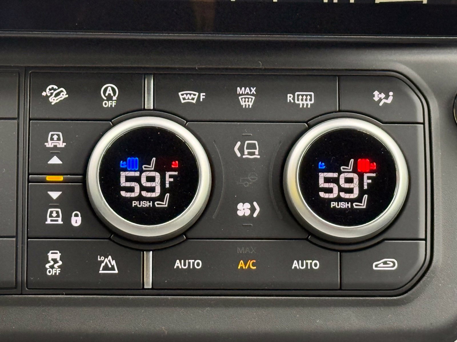 New 2026 Land Rover Defender 110 X-Dynamic SE AWD/4WD image 25