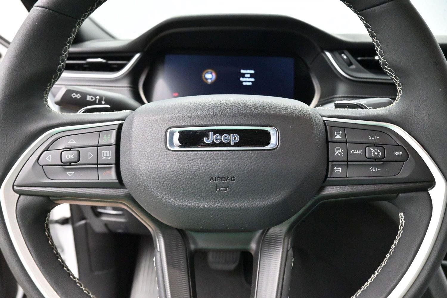 Used 2024 Jeep Grand Cherokee L Altitude AWD/4WD image 18