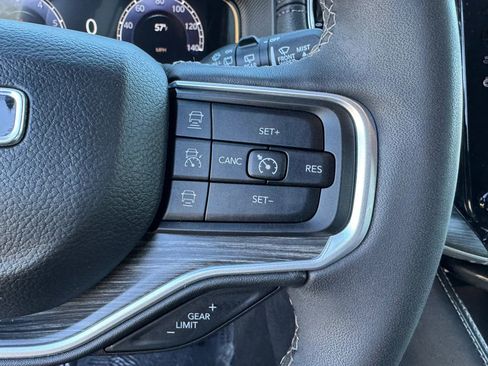 Used 2024 Jeep Wagoneer Series II w/ Flexible Seating Group image 19