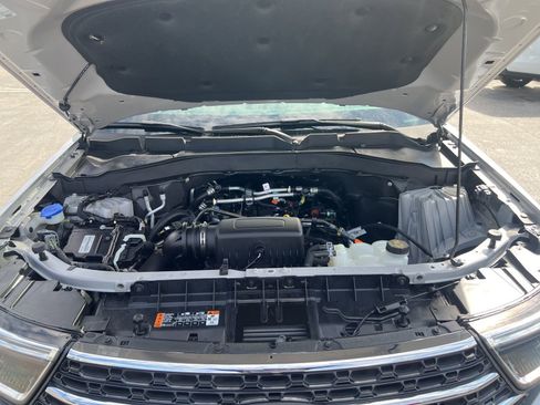 Used 2024 Ford Explorer XLT w/ Equipment Group 202A image 34