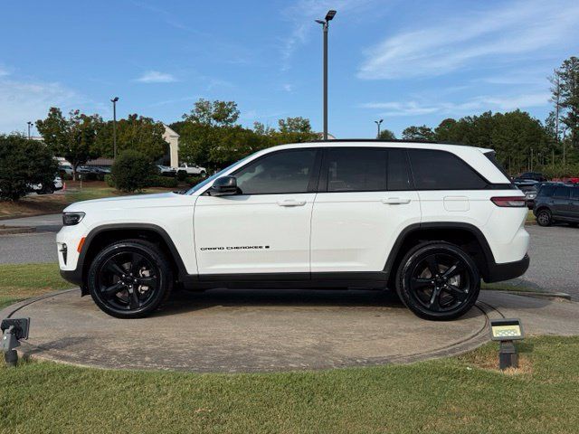 Used 2023 Jeep Grand Cherokee Limited w/ Black Appearance Package RWD image 4