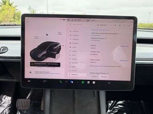 Used 2022 Tesla Model Y Long Range AWD/4WD image 21