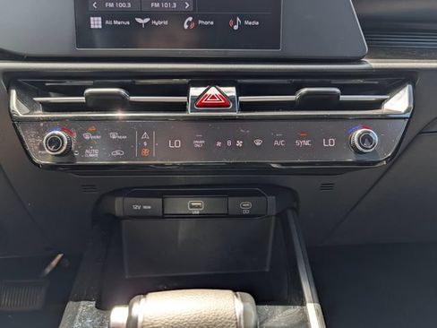 Used 2023 Kia Niro LX FWD image 22