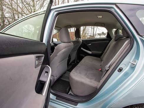 Used 2013 Toyota Prius Plug-In Hybrid image 26