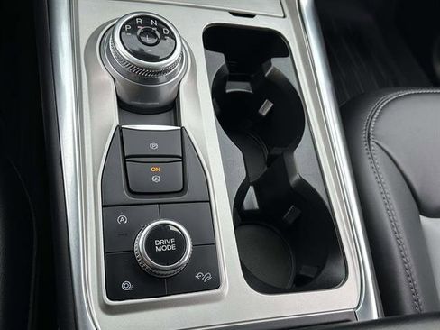 Used 2023 Ford Explorer XLT w/ Equipment Group 202A image 21