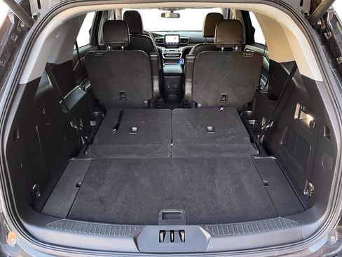 Used 2022 Ford Explorer XLT image 12