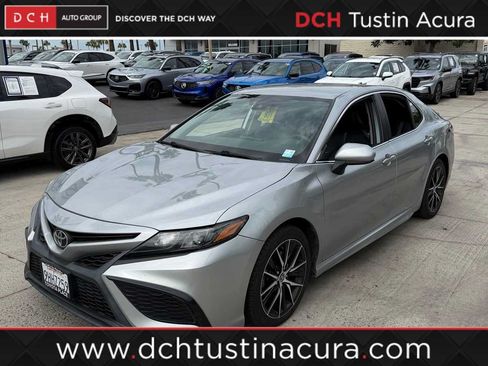 Used 2021 Toyota Camry SE FWD image 1