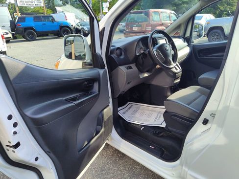 Used 2018 Nissan NV200 SV w/ Navigation Package image 11